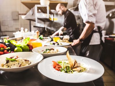 Professional chef cooking in the kitchen restaurant at the hotel, preparing dinner. A cook in an apron makes a salad of vegetables and pizza SSUCv3H4sIAAAAAAAACpySy26DMBBF95X6D8jrINlgCPRXqi7GD4IVx45s06qK8u/1AyKvu2POeO7MneHx/tY0iIFXHH00jxTFWGm9+eAgKGsixqedO2mEdDWRQgXrFOgaMgh8NXCTEZpN64SfOYl8gLB56VOzHXEI8hI1CnxJlIk+S9wciZyMFTGF0KlifmOZHaiI/6uyfHwdbuAiDf/NA1dGnNQSipF9RjRKDHSQ0M5Ynls6kKllciYt63o+TWymfS9ylyKNrj9Bulu9CtiEstUWvi0HnR70Vee7U1yZS1Vmw5qvcpRxu5ng0sgvp0hbewem00mWqCkPvoL38bk4eNWIx3/A3qo+xoZseFdFIl4uhaTv8IjpTPA0TxMeB7w/KNdeVdTJ4xxCMeZXJWrrKk2ABjES2jHS8pGTlo6MtozEkM3Lcp6BLcNC4wqffwAAAP//AwCCDlcQtwIAAA==