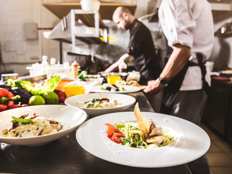 Professional chef cooking in the kitchen restaurant at the hotel, preparing dinner. A cook in an apron makes a salad of vegetables and pizza SSUCv3H4sIAAAAAAAACpySy26DMBBF95X6D8jrINlgCPRXqi7GD4IVx45s06qK8u/1AyKvu2POeO7MneHx/tY0iIFXHH00jxTFWGm9+eAgKGsixqedO2mEdDWRQgXrFOgaMgh8NXCTEZpN64SfOYl8gLB56VOzHXEI8hI1CnxJlIk+S9wciZyMFTGF0KlifmOZHaiI/6uyfHwdbuAiDf/NA1dGnNQSipF9RjRKDHSQ0M5Ynls6kKllciYt63o+TWymfS9ylyKNrj9Bulu9CtiEstUWvi0HnR70Vee7U1yZS1Vmw5qvcpRxu5ng0sgvp0hbewem00mWqCkPvoL38bk4eNWIx3/A3qo+xoZseFdFIl4uhaTv8IjpTPA0TxMeB7w/KNdeVdTJ4xxCMeZXJWrrKk2ABjES2jHS8pGTlo6MtozEkM3Lcp6BLcNC4wqffwAAAP//AwCCDlcQtwIAAA==